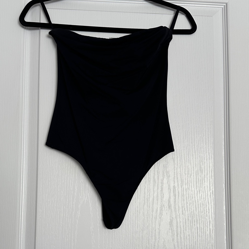 Babaton Classic Black Strapless Bodysuit